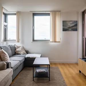 Air - Shadwell - Great Transport Links Apartment London