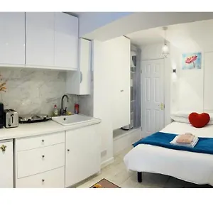 Haven - Walk To Beach, Train Station & Center Apartment Brighton